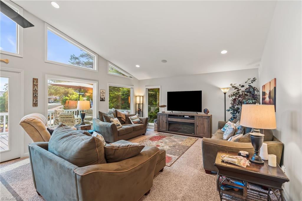 592 Shoreline Road, New London, North Carolina image 4