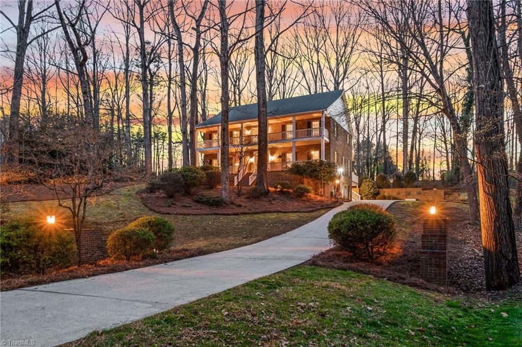 Photo of 3829 Tangle Oak Drive, Clemmons, NC 27012 (MLS # 1212244)