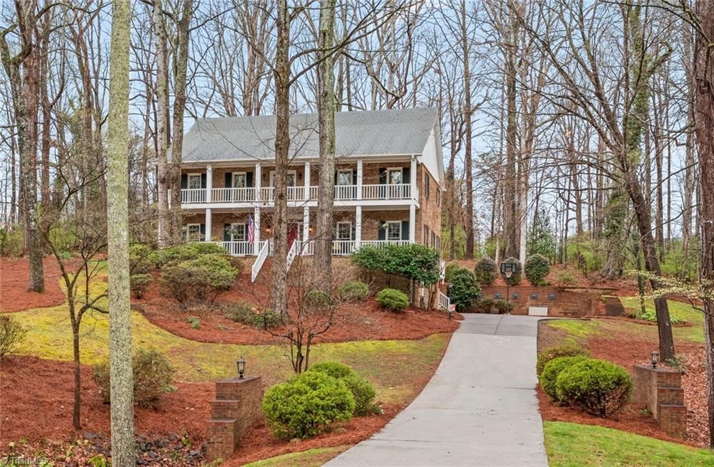 Photo of 3829 Tangle Oak Drive, Clemmons, NC 27012 (MLS # 1212244)
