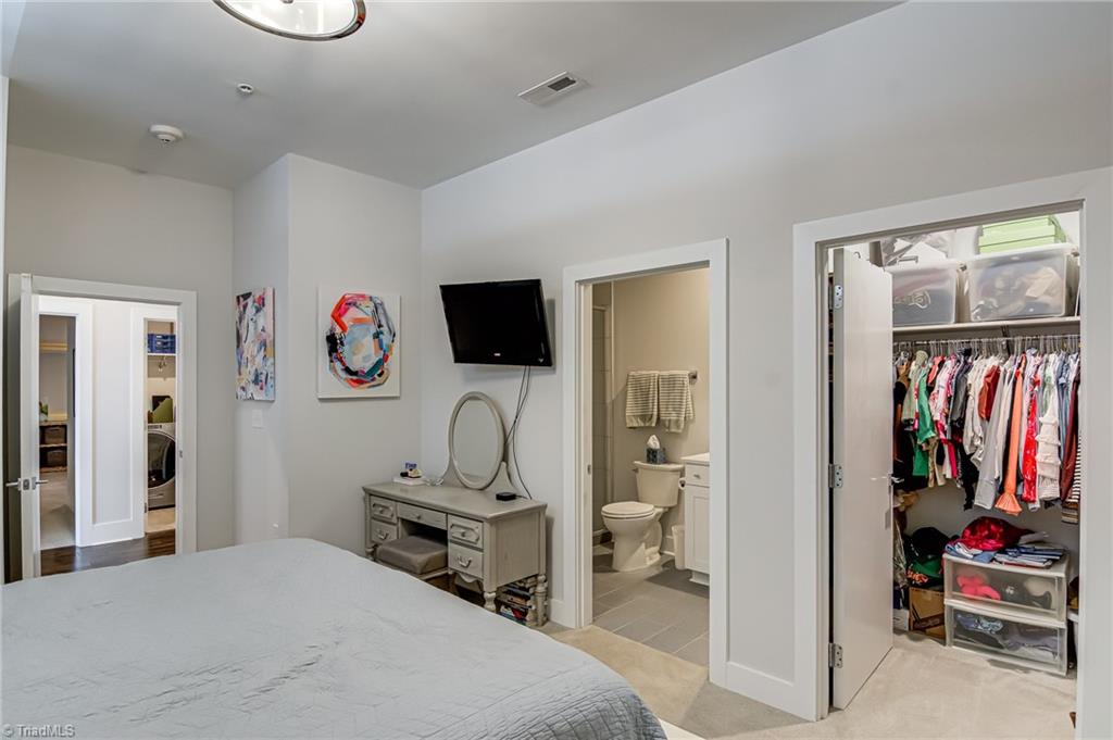 Winston-Salem, North Carolina 27101, United States, 2 Bedrooms Bedrooms, ,2 BathroomsBathrooms,Residential,Active,122058