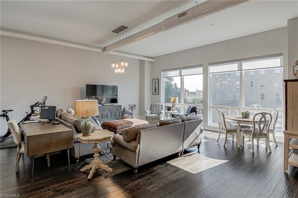 Winston-Salem, North Carolina 27101, United States, 2 Bedrooms Bedrooms, ,2 BathroomsBathrooms,Residential,Active,122058