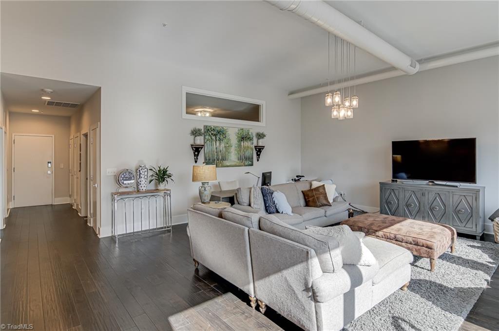 Winston-Salem, North Carolina 27101, United States, 2 Bedrooms Bedrooms, ,2 BathroomsBathrooms,Residential,Active,122058