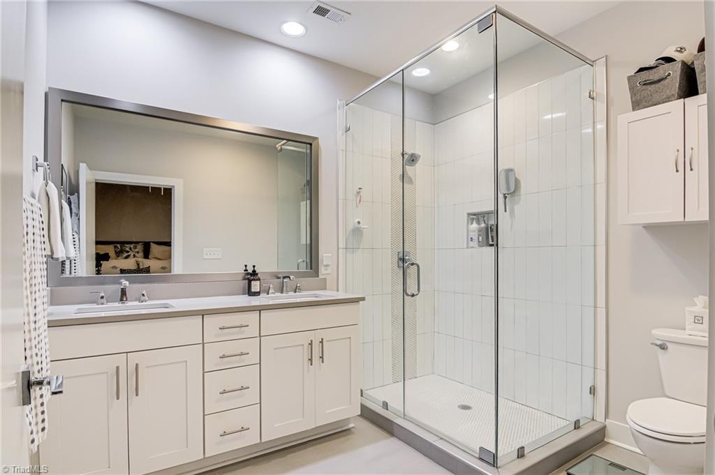 Winston-Salem, North Carolina 27101, United States, 2 Bedrooms Bedrooms, ,2 BathroomsBathrooms,Residential,Active,122058