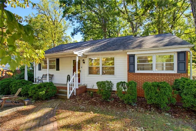 2708 Rockwood Road, photo 3 of 34