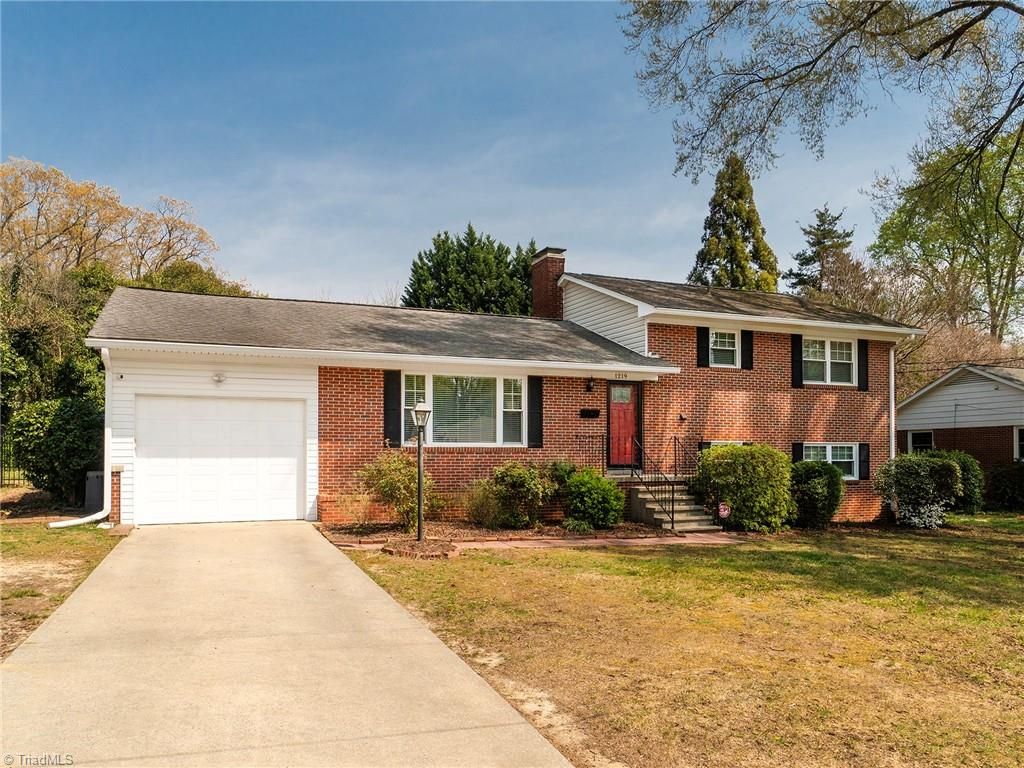 Photo of 1219 Warwick Drive, Burlington, NC 27215 (MLS # 1214510)