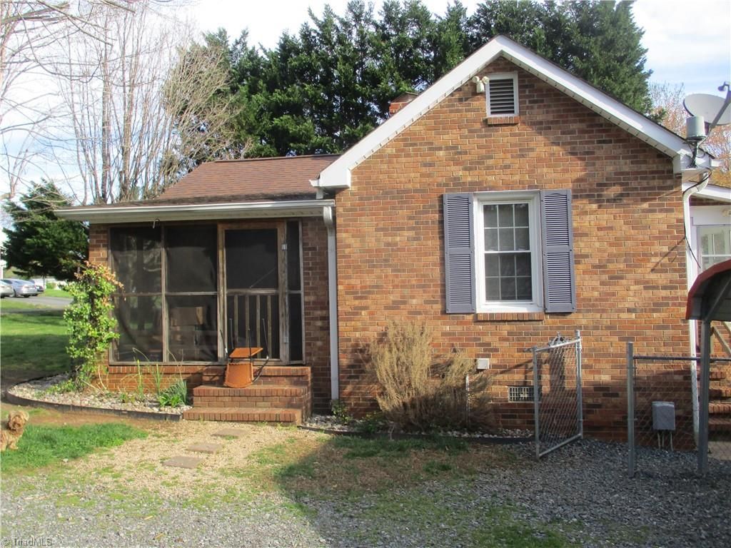 Photo of 4236 Robertson Drive, Winston-Salem, NC 27101 (MLS # 1214089)