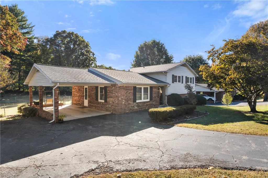 2805 Bobby Lane