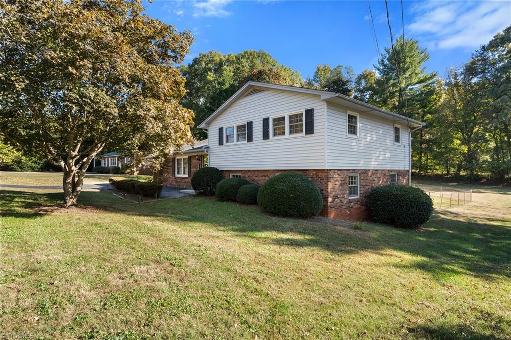 2805 Bobby Lane