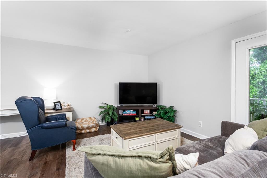 5934 W Friendly Avenue #F, Greensboro, North Carolina image 3