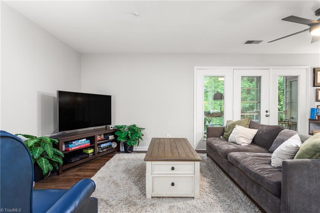 5934 W Friendly Avenue #F, Greensboro, North Carolina image 2