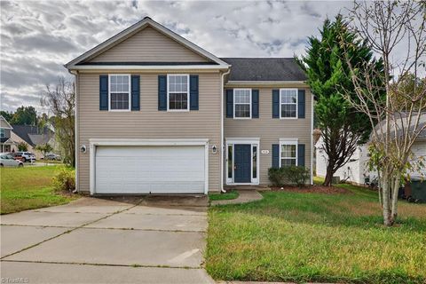 Homes For Sale - 3518 Panarama Drive<br/> Greensboro, NC 27405