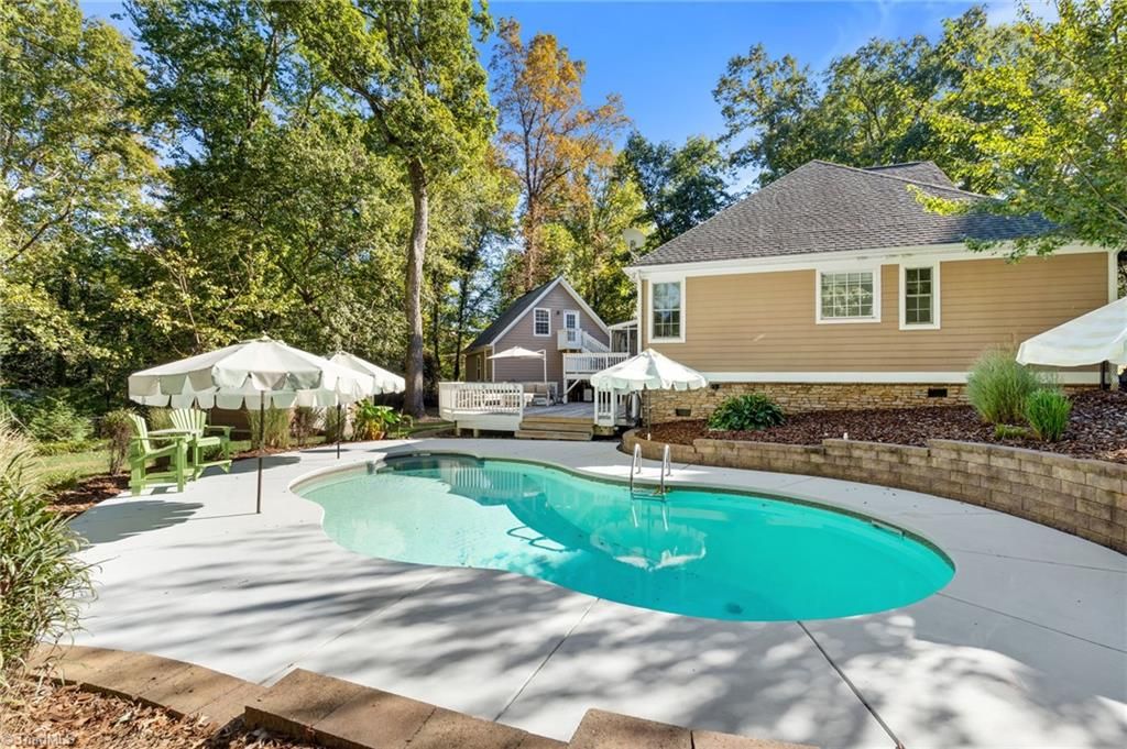 Photo of 405 Saint Andrews Road, Statesville, NC 28625 (MLS # 1198422)