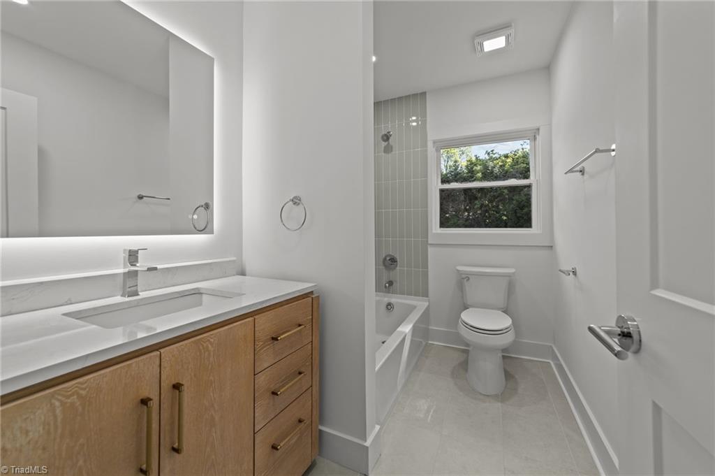 3807 W Friendly Avenue, Greensboro, North Carolina image 15