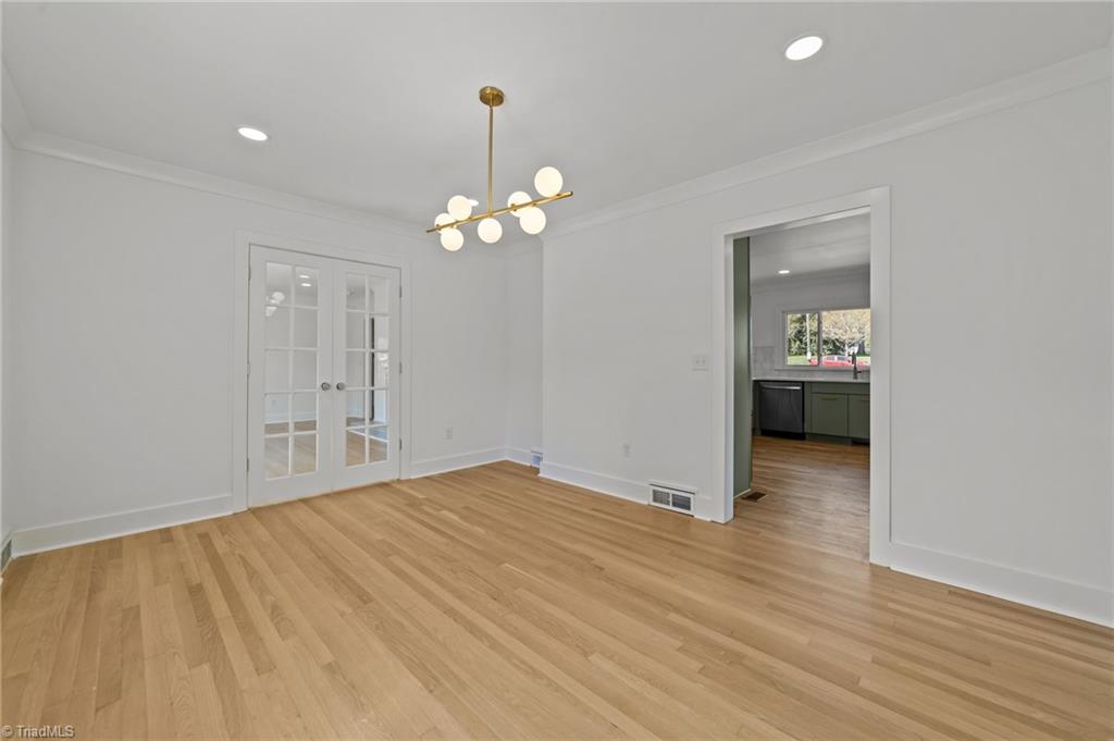 3807 W Friendly Avenue, Greensboro, North Carolina image 9