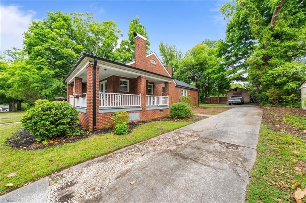 Photo of 830 Dixon Avenue, Asheboro, NC 27203 (MLS # 1222470)