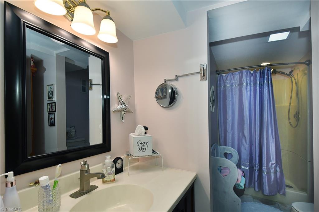 401 Havershire Drive, Jamestown, North Carolina image 27