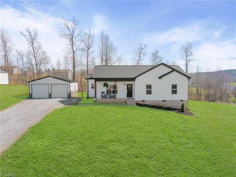 Homes For Sale - 163 Four Andrews Drive<br/> Harmony, NC 28634