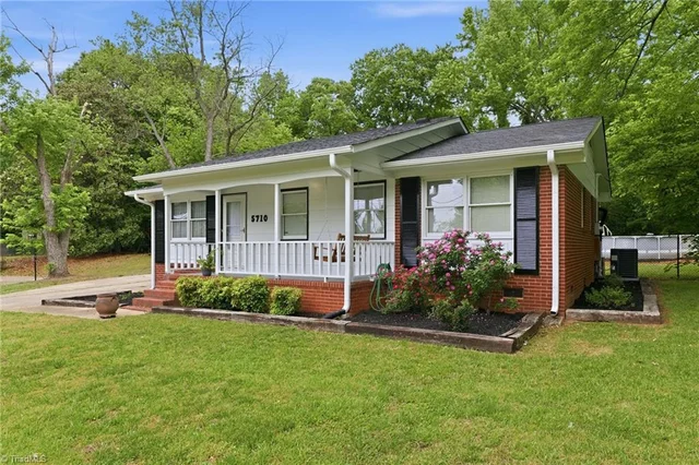 5710 Friendswood Drive, photo 2 of 23