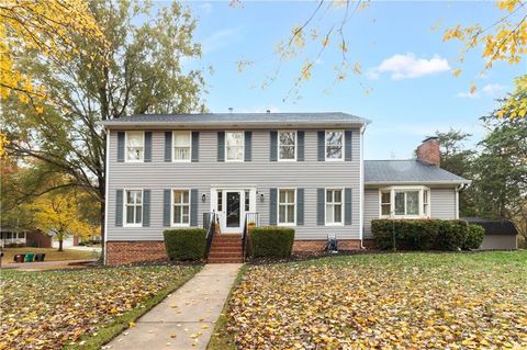 Homes For Sale - 1014 Shamrock Court<br/> High Point, NC 27265