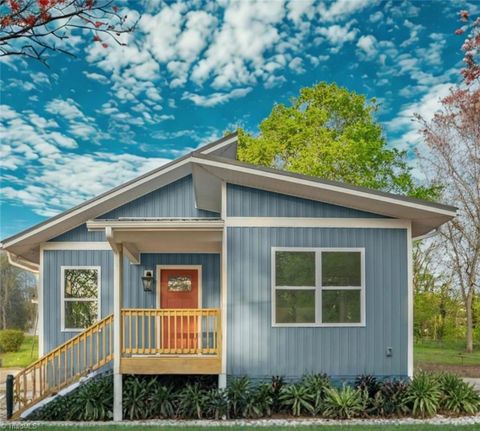 606 W Lee Street Mebane NC 27302