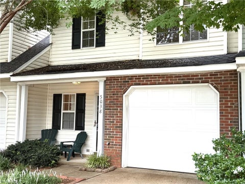Townhouse For Sale - 5038 Bartholomews Lane<br/> Greensboro, NC 27407