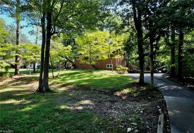 104 Oak Lane, photo 4 of 27