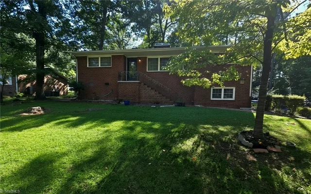 104 Oak Lane, photo 2 of 27