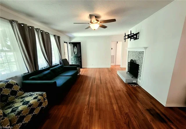 104 Oak Lane, photo 5 of 27