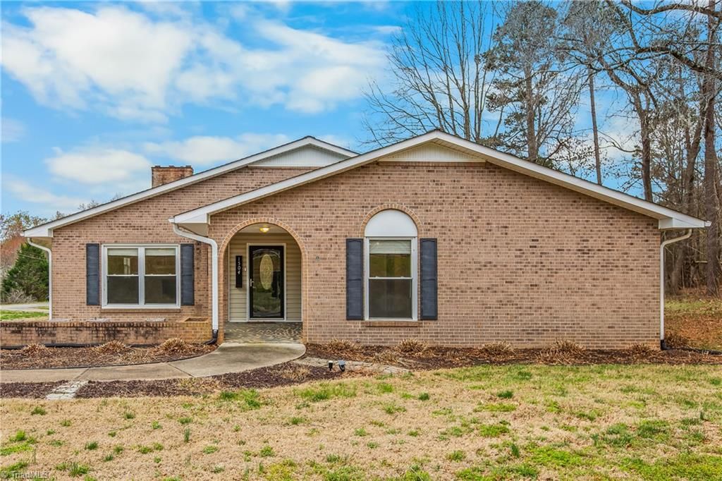 Photo of 1504 Edgewood Drive, Yadkinville, NC 27055 (MLS # 1212899)