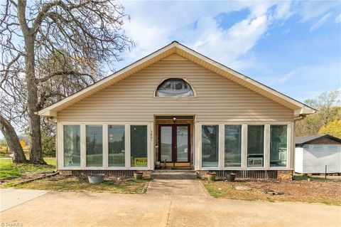 Homes For Sale - 3801 Oak Ridge Road<br/> Guilford County, Summerfield, NC 27358