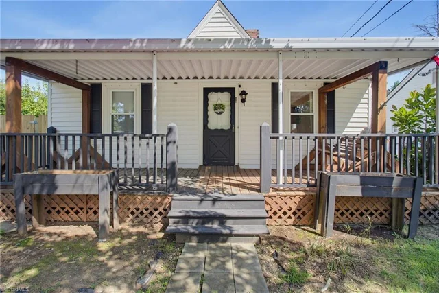 610 Baker Road, photo 3 of 18