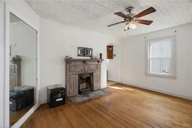610 Baker Road, photo 4 of 18