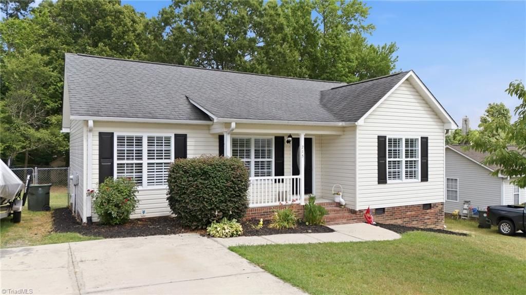 Photo of 715 Dillon Street, Thomasville, NC 27360 (MLS # 1225326)