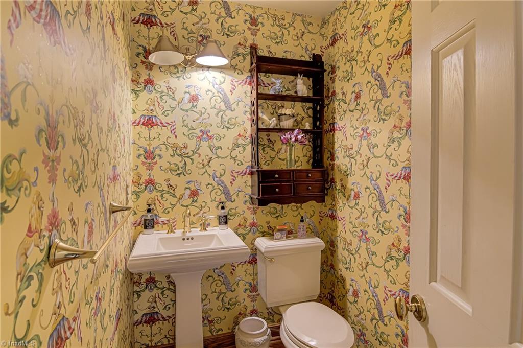 Winston-Salem, North Carolina 27106, United States, 4 Bedrooms Bedrooms, ,5 BathroomsBathrooms,Residential,Pending,90537