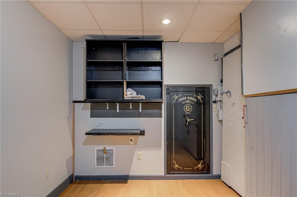 Winston-Salem, North Carolina 27106, United States, 4 Bedrooms Bedrooms, ,5 BathroomsBathrooms,Residential,Pending,90537