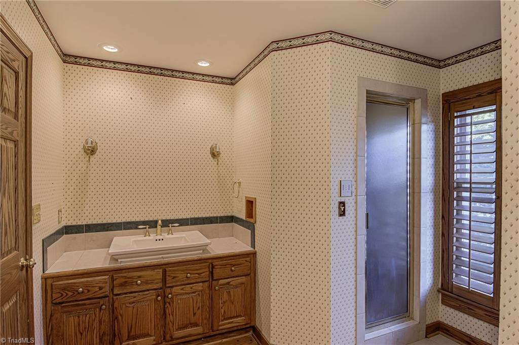 Winston-Salem, North Carolina 27106, United States, 4 Bedrooms Bedrooms, ,5 BathroomsBathrooms,Residential,Pending,90537