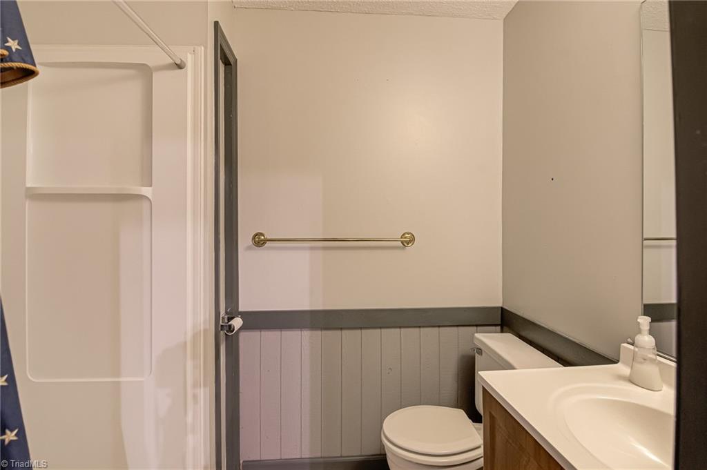 Winston-Salem, North Carolina 27106, United States, 4 Bedrooms Bedrooms, ,5 BathroomsBathrooms,Residential,Pending,90537