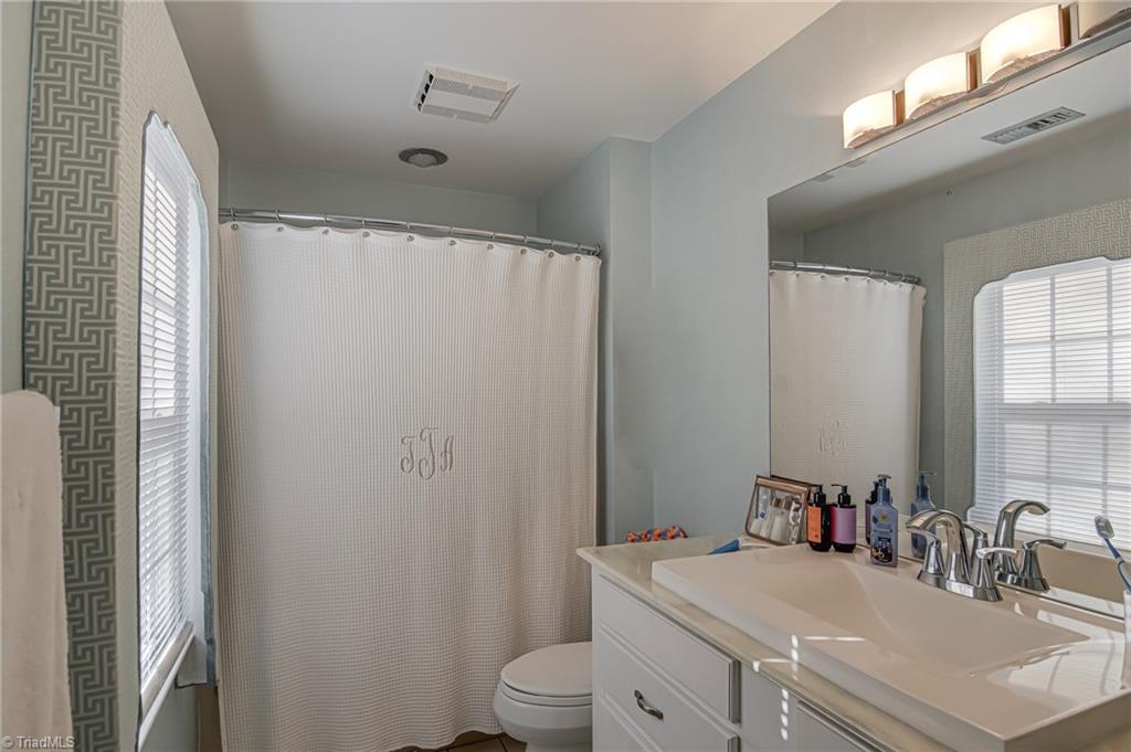 Winston-Salem, North Carolina 27106, United States, 4 Bedrooms Bedrooms, ,5 BathroomsBathrooms,Residential,Pending,90537