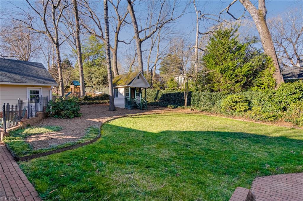 Winston-Salem, North Carolina 27106, United States, 4 Bedrooms Bedrooms, ,5 BathroomsBathrooms,Residential,Pending,90537