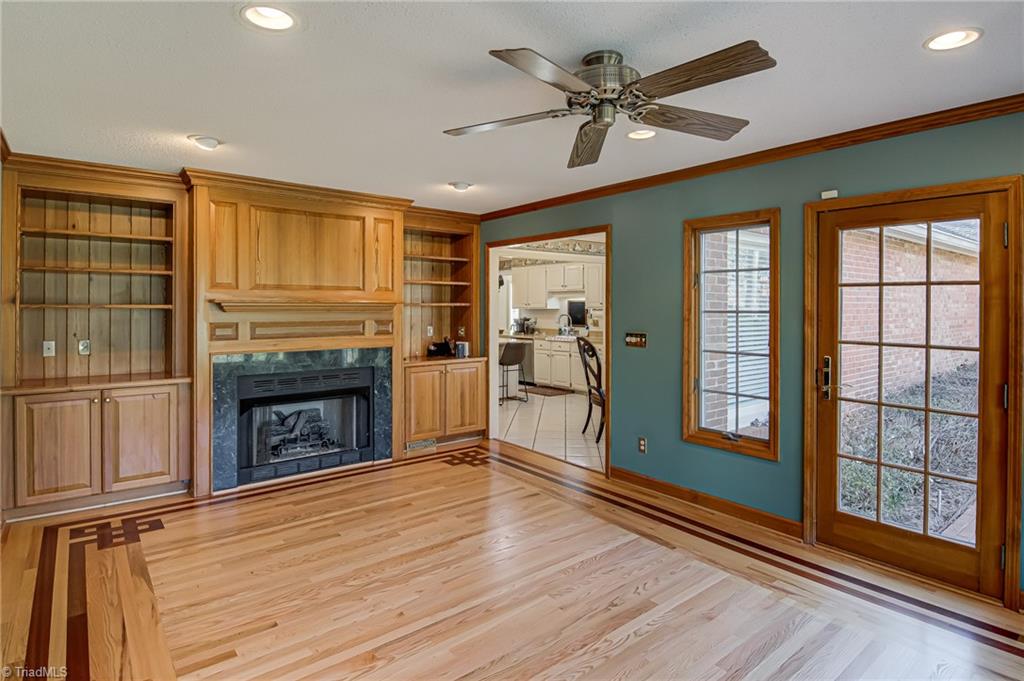 Winston-Salem, North Carolina 27106, United States, 4 Bedrooms Bedrooms, ,5 BathroomsBathrooms,Residential,Pending,90537