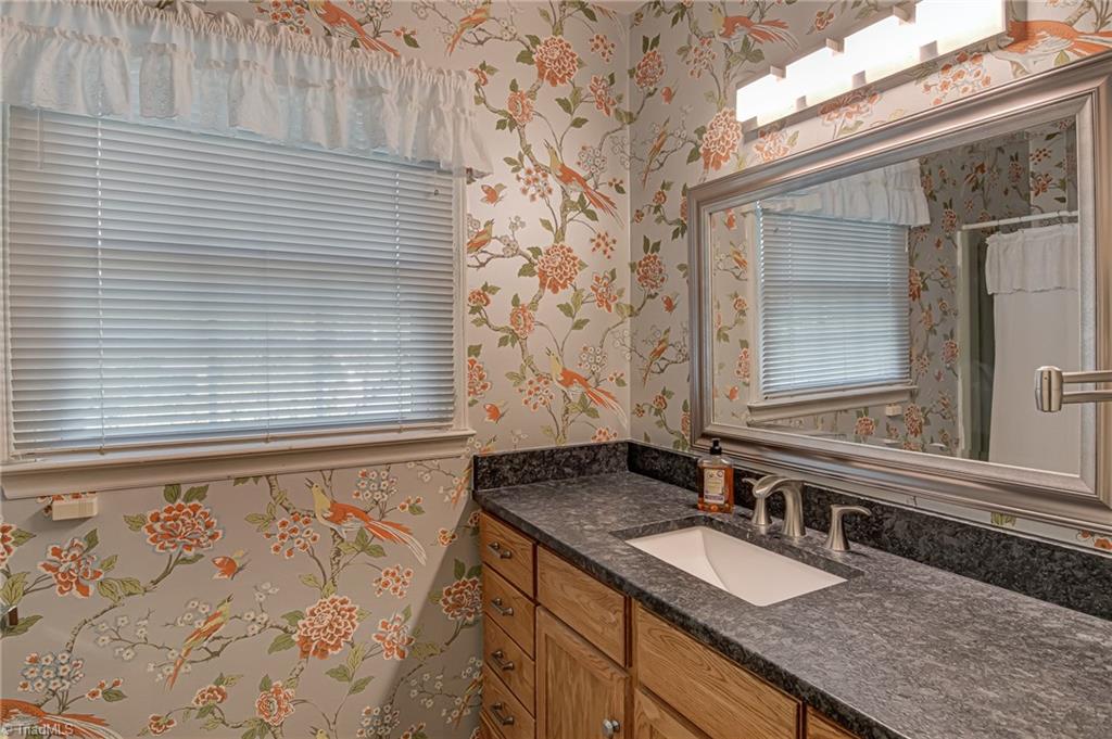 Winston-Salem, North Carolina 27106, United States, 4 Bedrooms Bedrooms, ,5 BathroomsBathrooms,Residential,Pending,90537