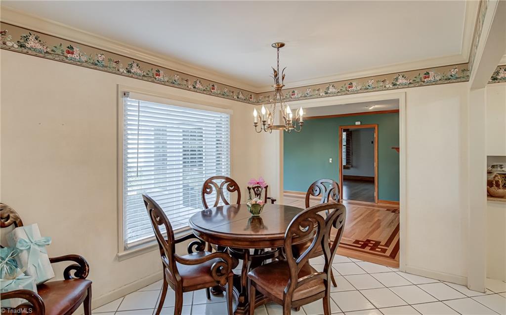 Winston-Salem, North Carolina 27106, United States, 4 Bedrooms Bedrooms, ,5 BathroomsBathrooms,Residential,Pending,90537