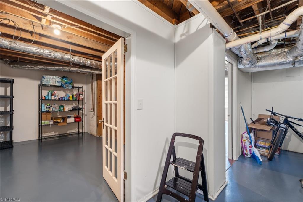 Winston-Salem, North Carolina 27103, United States, 3 Bedrooms Bedrooms, ,2 BathroomsBathrooms,Residential,Active,92837