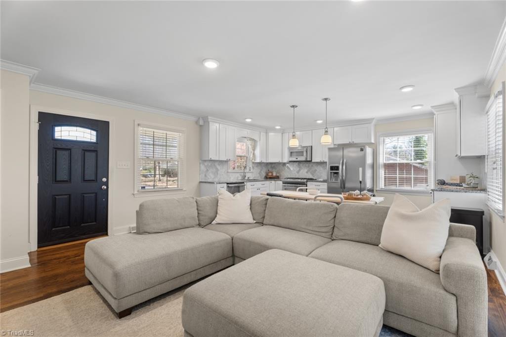 Winston-Salem, North Carolina 27103, United States, 3 Bedrooms Bedrooms, ,2 BathroomsBathrooms,Residential,Active,92837