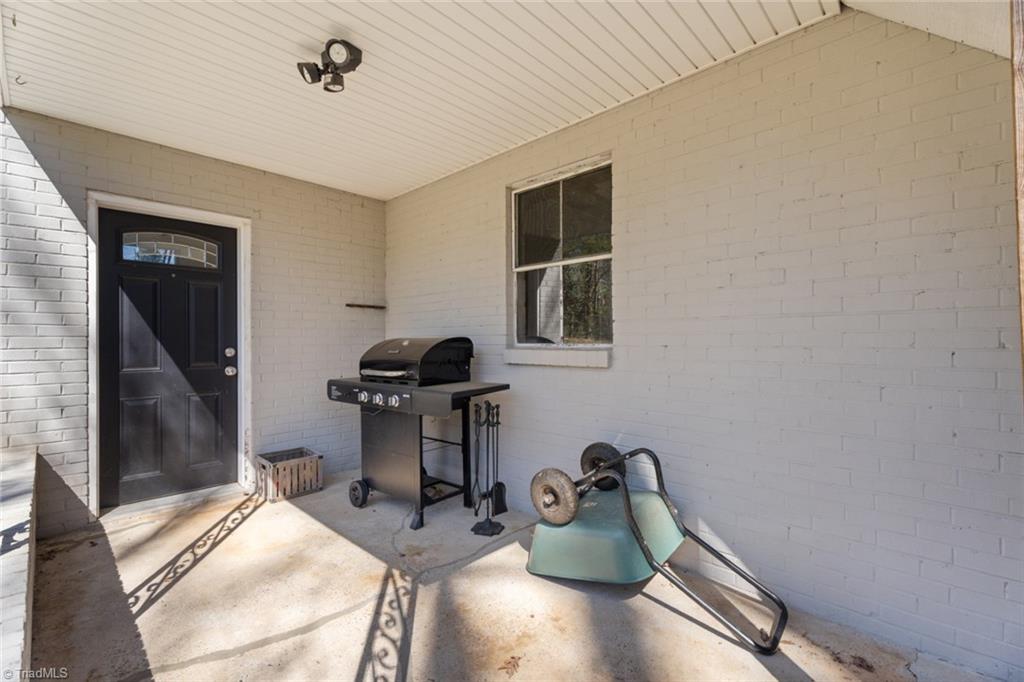 Winston-Salem, North Carolina 27103, United States, 3 Bedrooms Bedrooms, ,2 BathroomsBathrooms,Residential,Active,92837