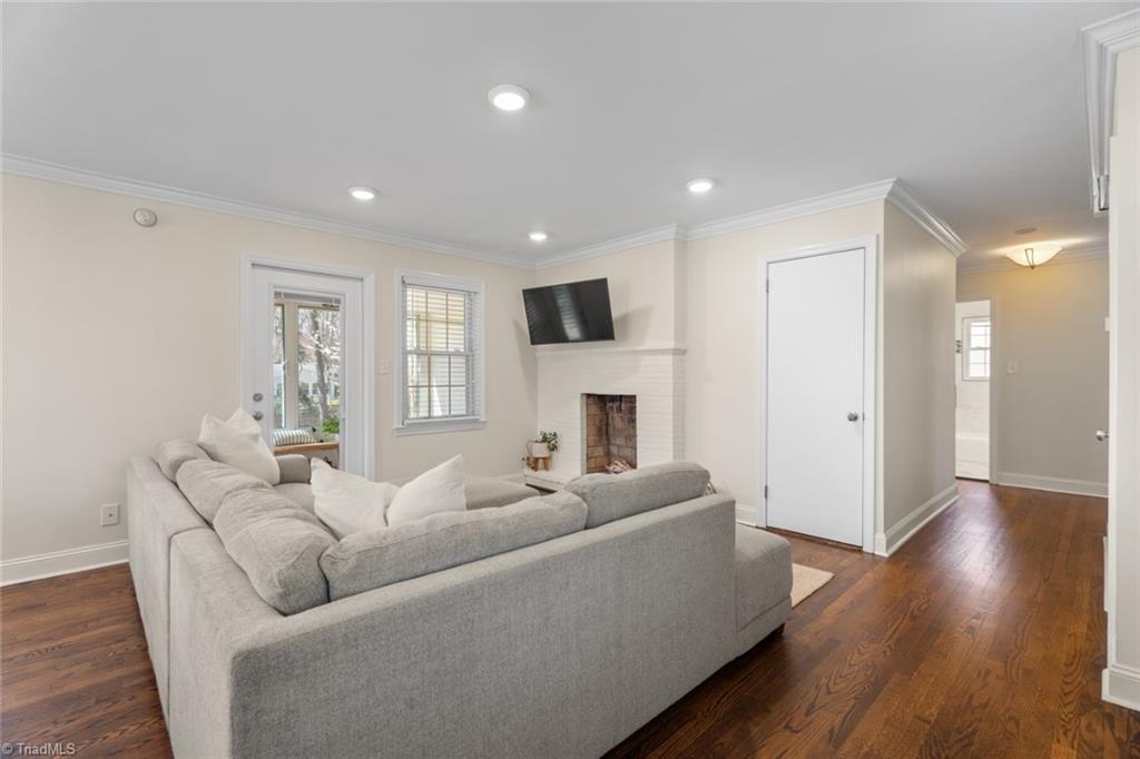 Winston-Salem, North Carolina 27103, United States, 3 Bedrooms Bedrooms, ,2 BathroomsBathrooms,Residential,Active,92837