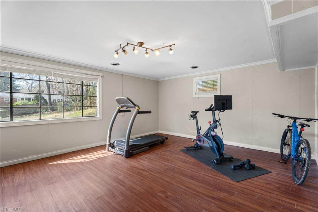 Winston-Salem, North Carolina 27103, United States, 3 Bedrooms Bedrooms, ,2 BathroomsBathrooms,Residential,Active,92837