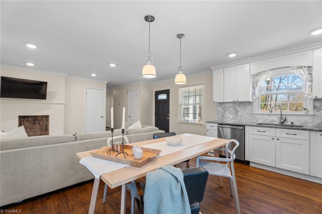 Winston-Salem, North Carolina 27103, United States, 3 Bedrooms Bedrooms, ,2 BathroomsBathrooms,Residential,Active,92837