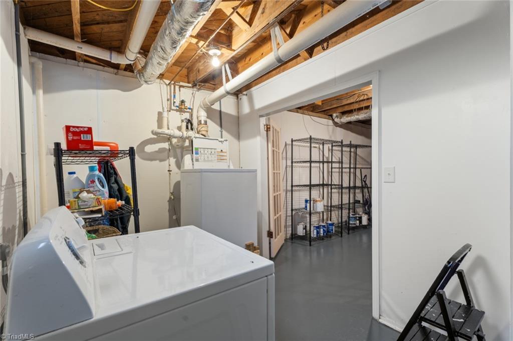 Winston-Salem, North Carolina 27103, United States, 3 Bedrooms Bedrooms, ,2 BathroomsBathrooms,Residential,Active,92837