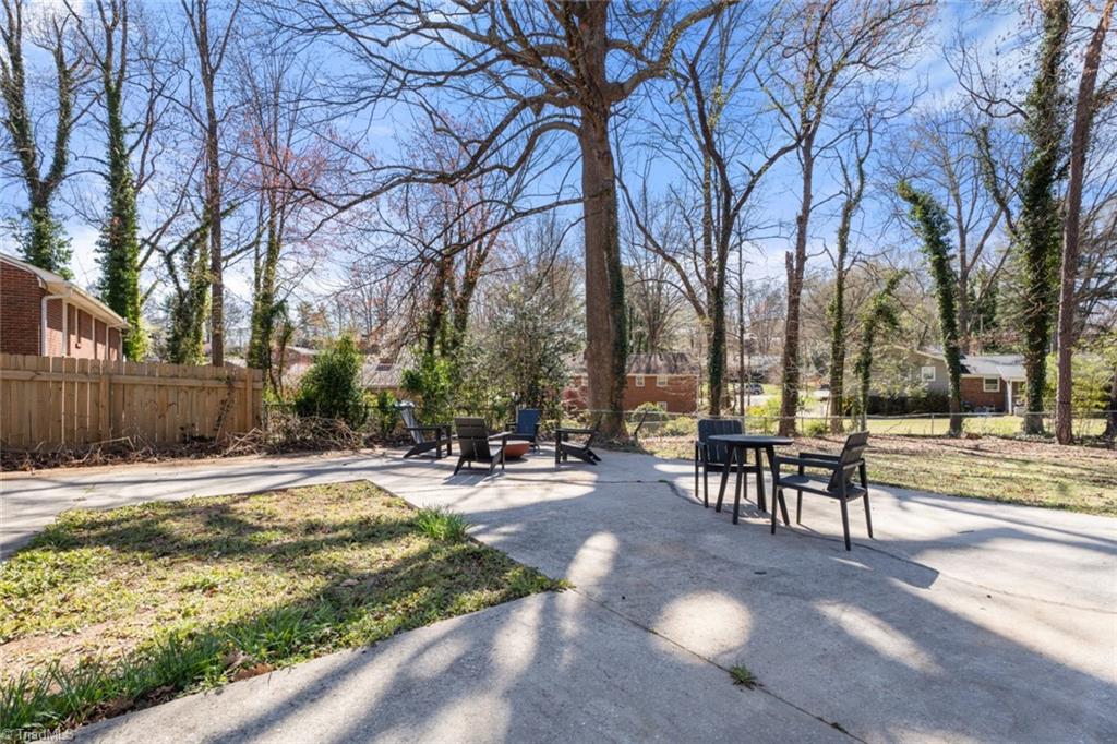 Winston-Salem, North Carolina 27103, United States, 3 Bedrooms Bedrooms, ,2 BathroomsBathrooms,Residential,Active,92837